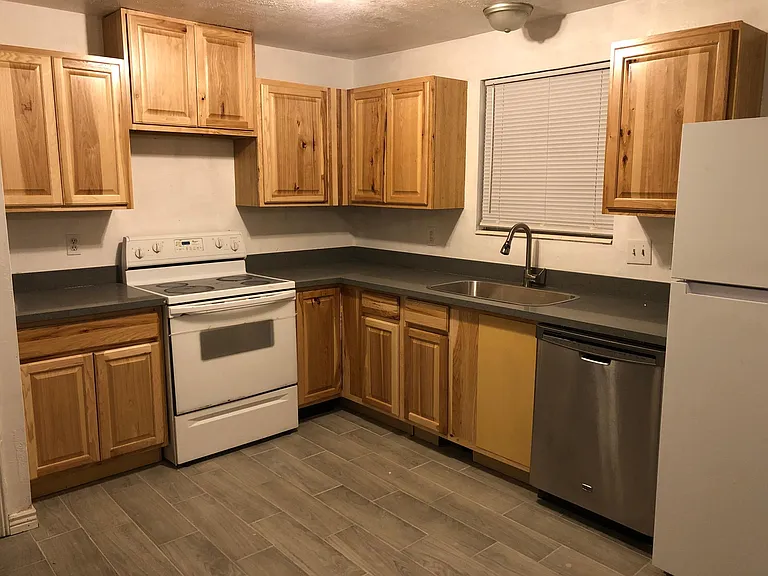 3813 W Fairmount Cir — Photo 2