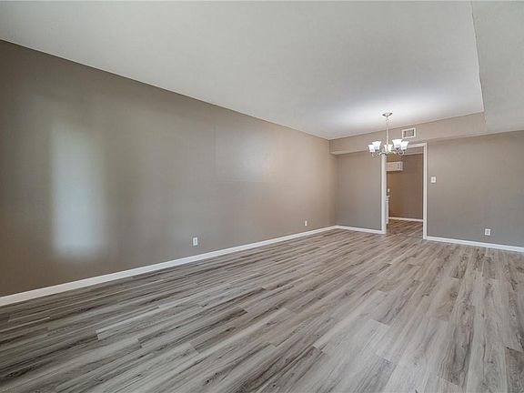 5th image of 145 Sabine Dr