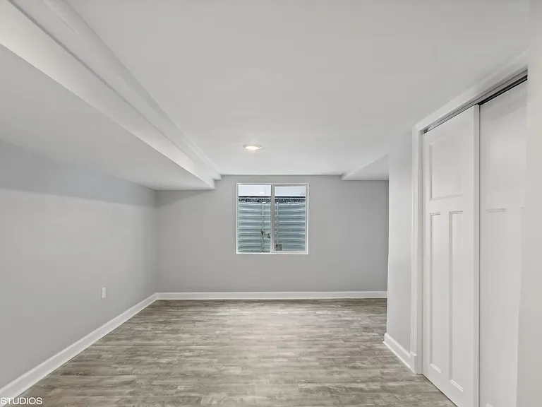 810 S Jackson St — Photo 15