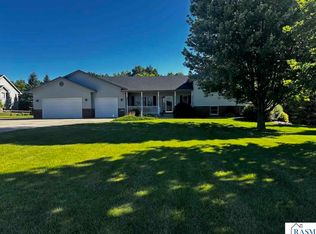 44137 Willow Rd, Saint Peter, MN 56082