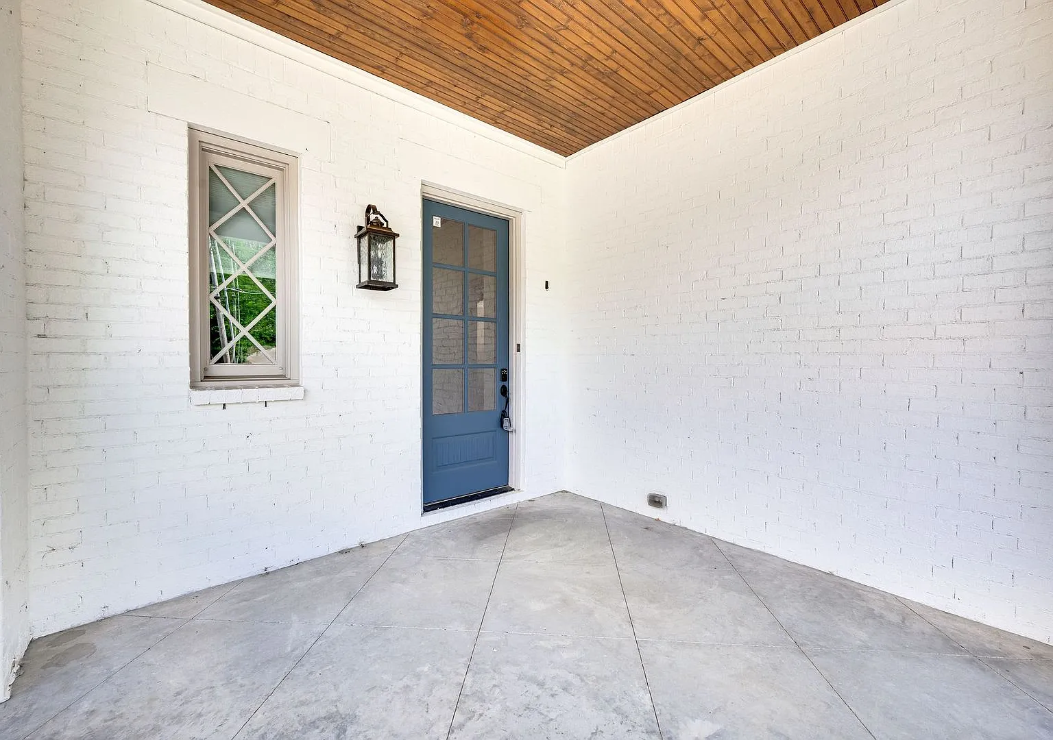 Stunning 5BE/4.5BA home nestled in the highly desired exclusive Hillmont Drive (private street)! — Photo 4