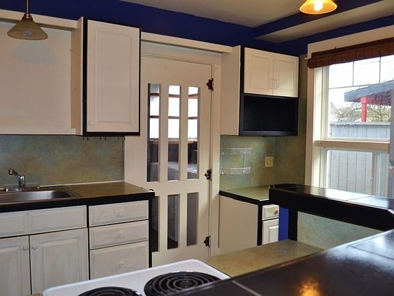 5th image of 2505 Leonard Dr