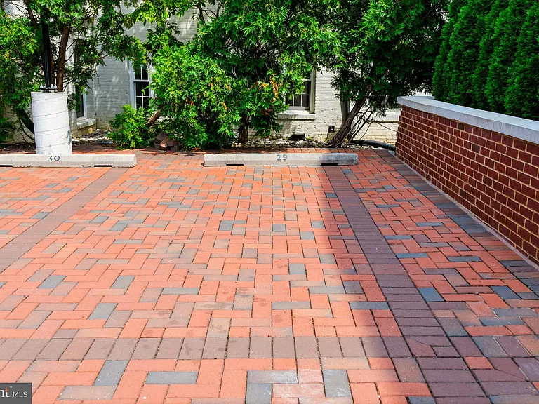 2516 Q St NW #Q305 — Photo 32