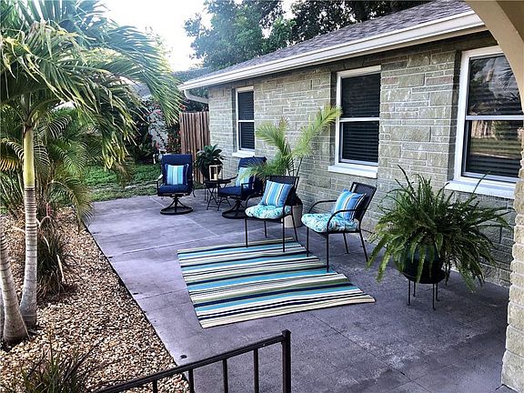 2nd image of 5507 Pine Cir NE