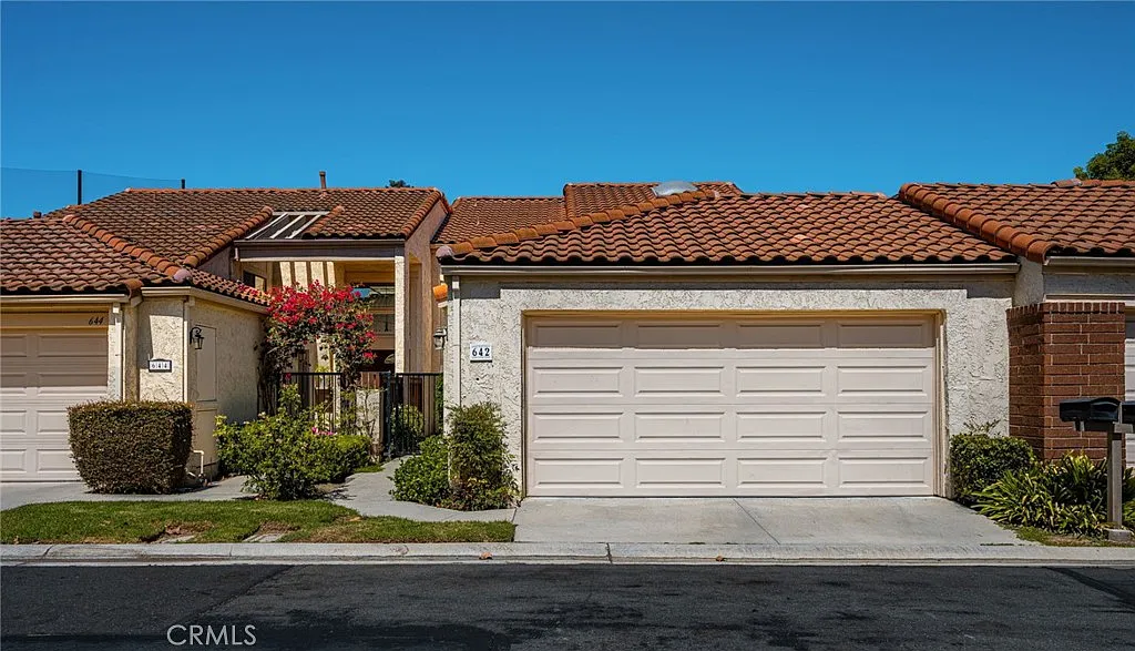 3 bed, 2134 sqft, $4,950 — Photo 3