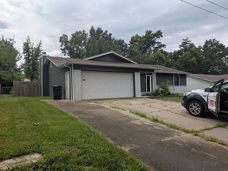3316 Sherwood Dr — Photo 2