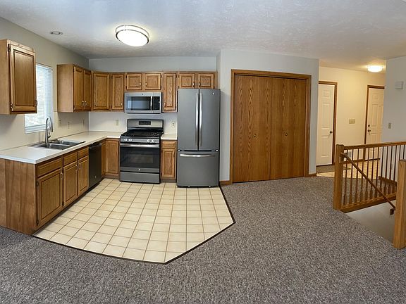 3rd image of 6855 Hanna Lake Ave SE