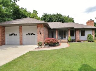 1401 Steeplechase Dr, Bloomington, IL 61701