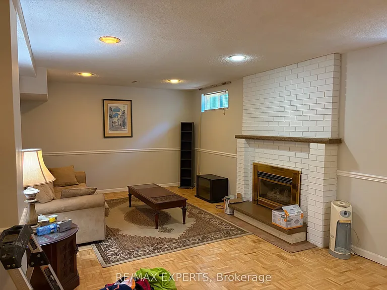 9 Queen Post Dr #BASEMENT — Photo 2