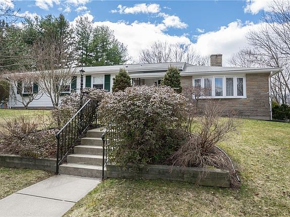 2nd image of 2 Knollwood Dr