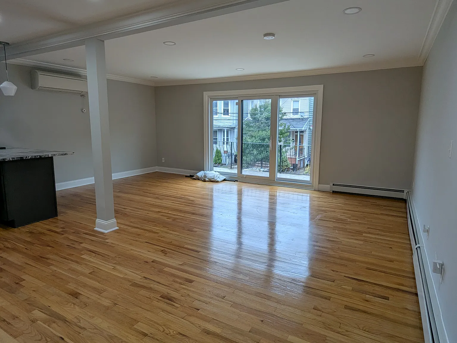 3 bed, 1600 sqft, $4,650 — Photo 1