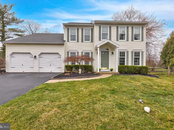 907 Shamrock Ct, Royersford, PA 19468