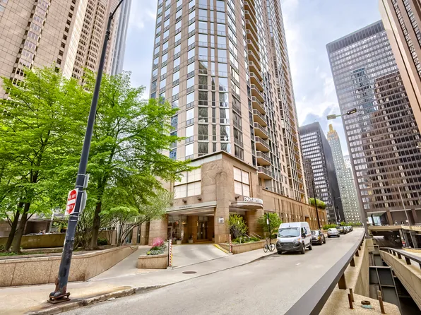 222 N Columbus Dr APT 3207, Chicago, IL 60601