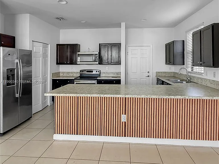 709 SE 35th Ave — Photo 6