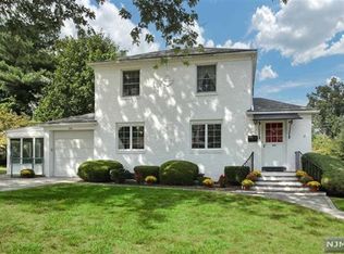 424 Windsor Rd, River Edge, NJ 07661