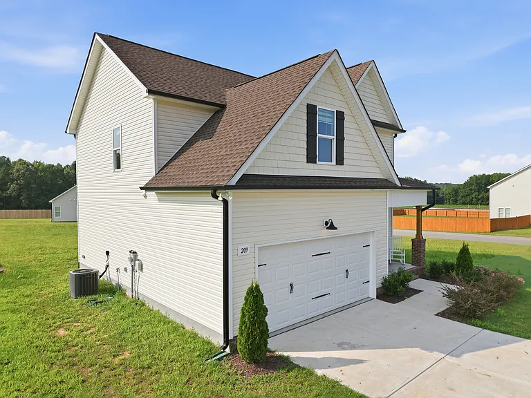 209 Danube Dr — Photo 3