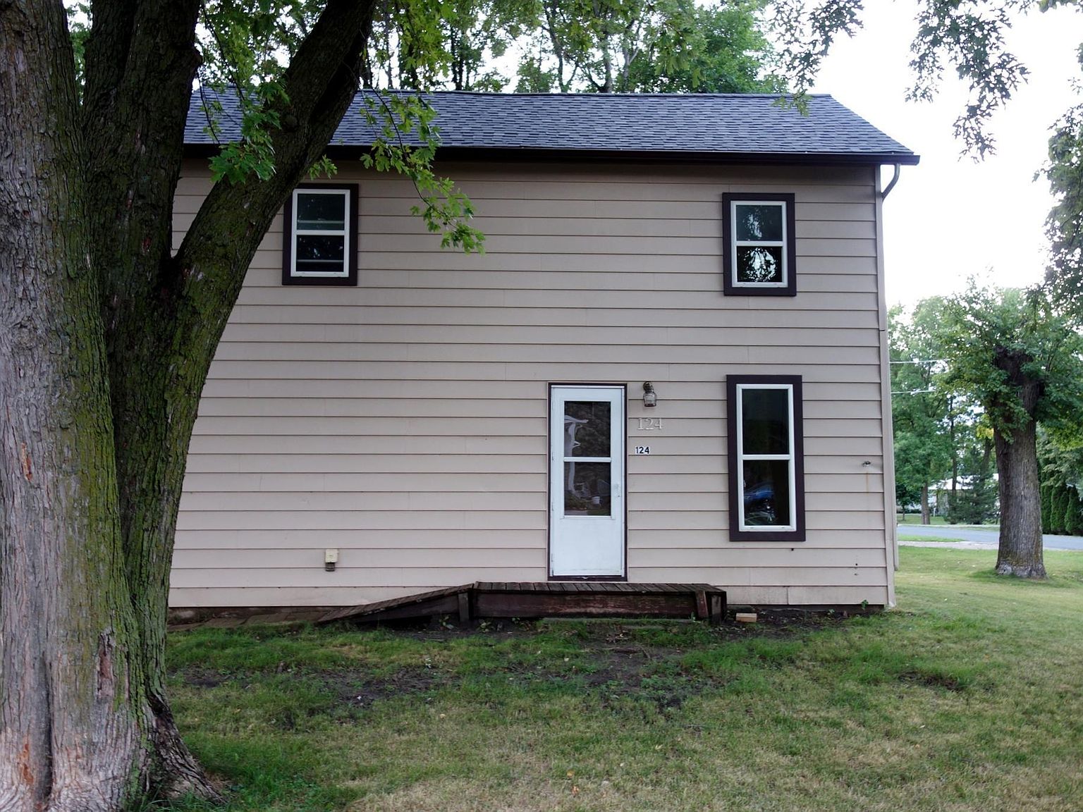 124 Oak St, Claremont, MN 55924 Zillow