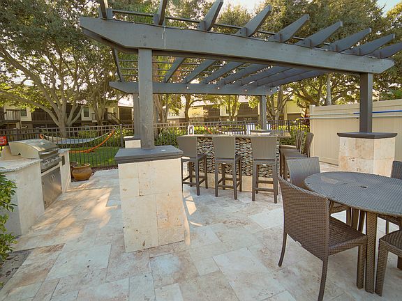 The Palms of Clearwater Apartments Outdoor Grilling and Picnic Area