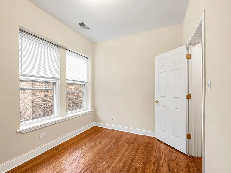4934 S King Dr #2 — Photo 13