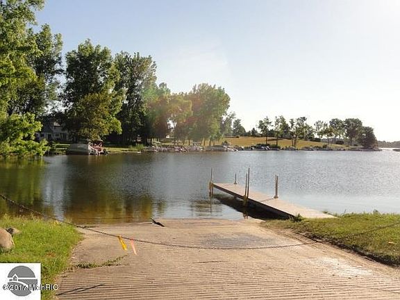 2nd image of 1014 Siesta Ln