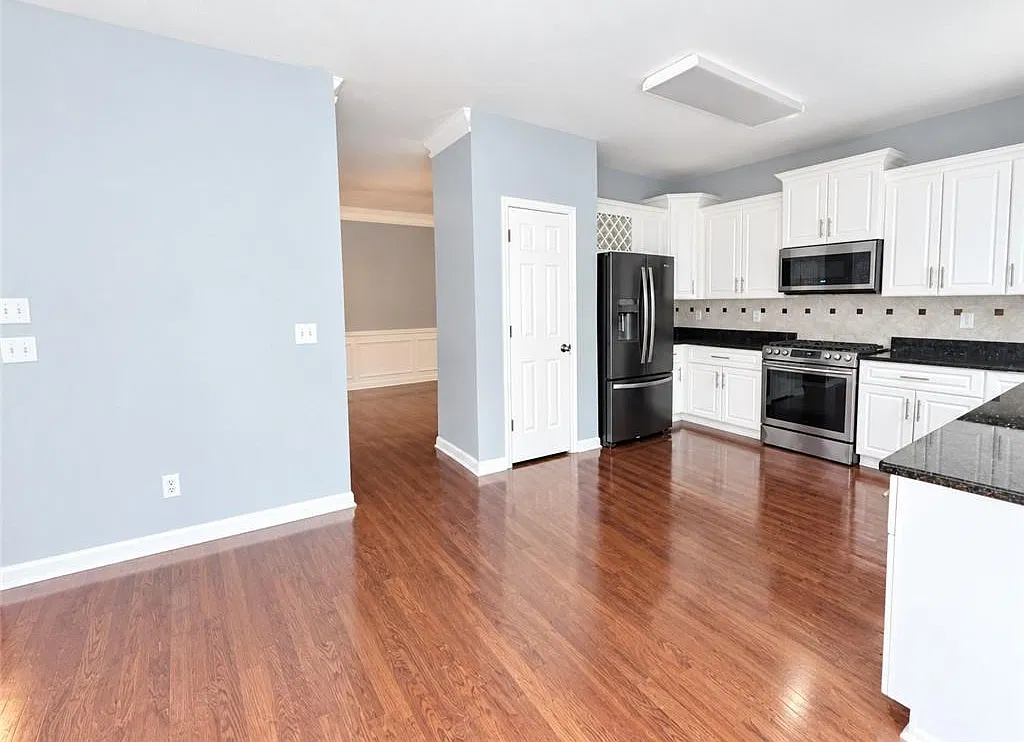 3 bed, 2.5 bath, 2136 sqft, $2,900 — Photo 3