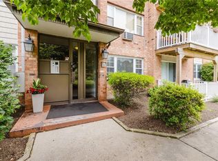 25 Bullocks Point Ave APT 3A, Riverside, RI 02915