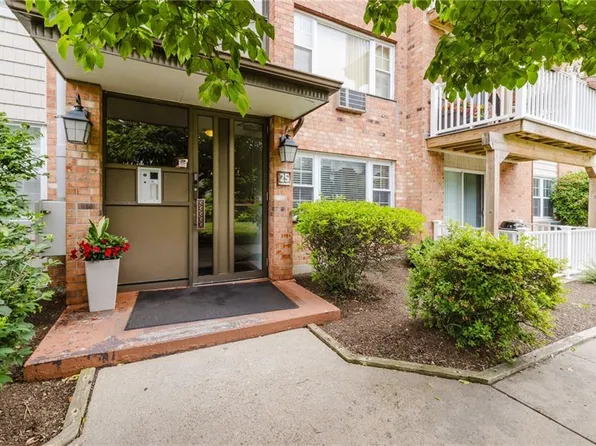 25 Bullocks Point Ave APT 3A, Riverside, RI 02915