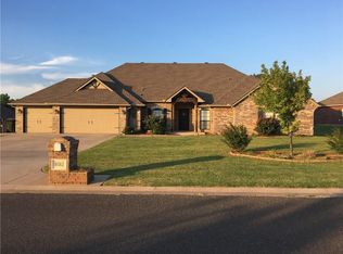 8182 Lindsay Ln, Edmond, OK 73025