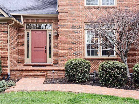 2nd image of 841 Glen Abbey Cir