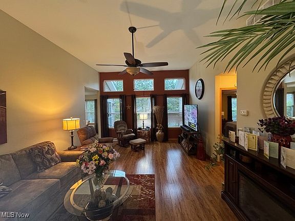 4th image of 6 Danbury Ct