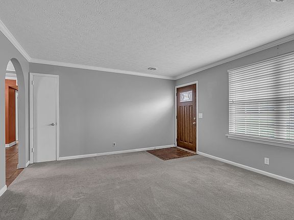 3rd image of 110 Benefield Dr