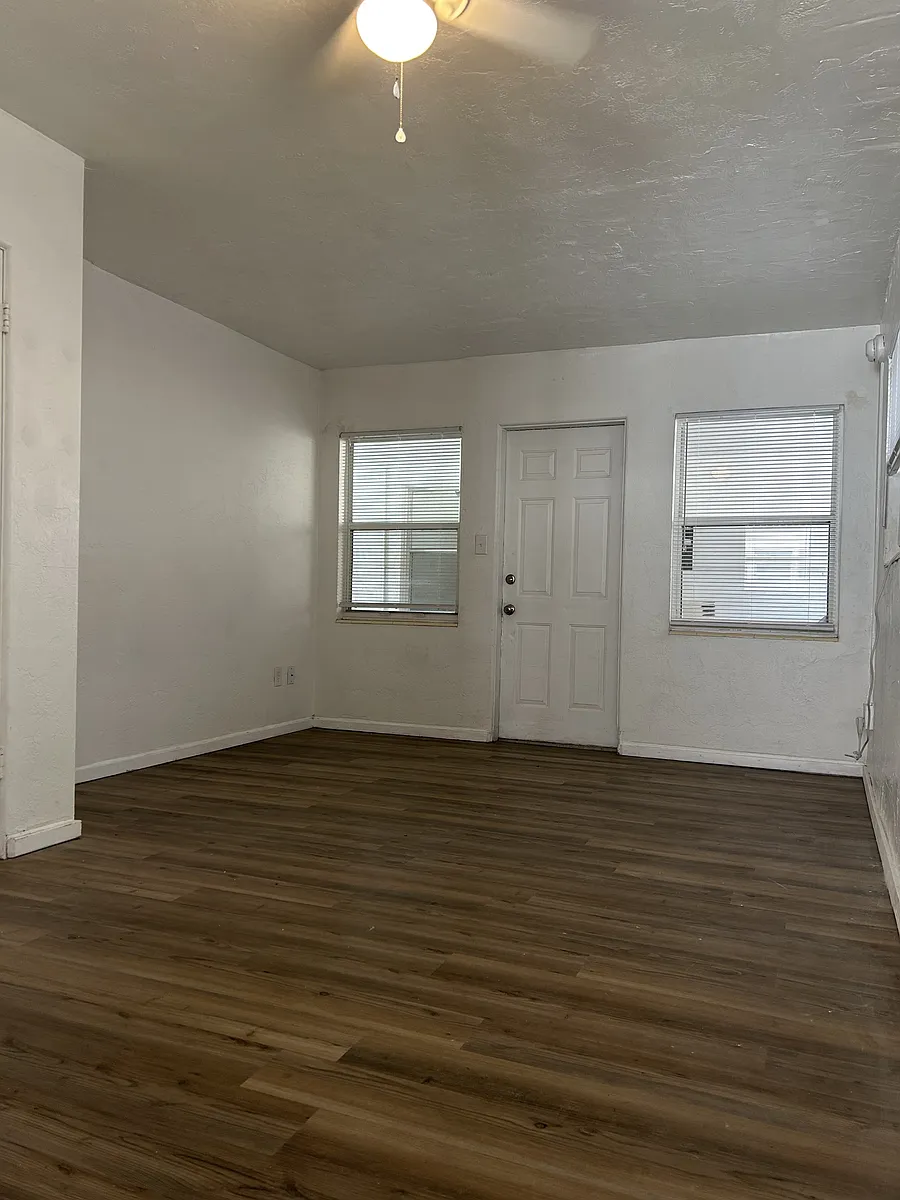 Building Photo - 445 7th Ave N #4
