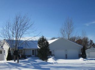 24646 Oak Ct NW, Isanti, MN 55040