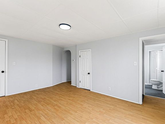 5th image of 221 N Crysler Ave