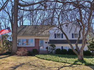 18 Sagamore Dr, New Providence, NJ 07974