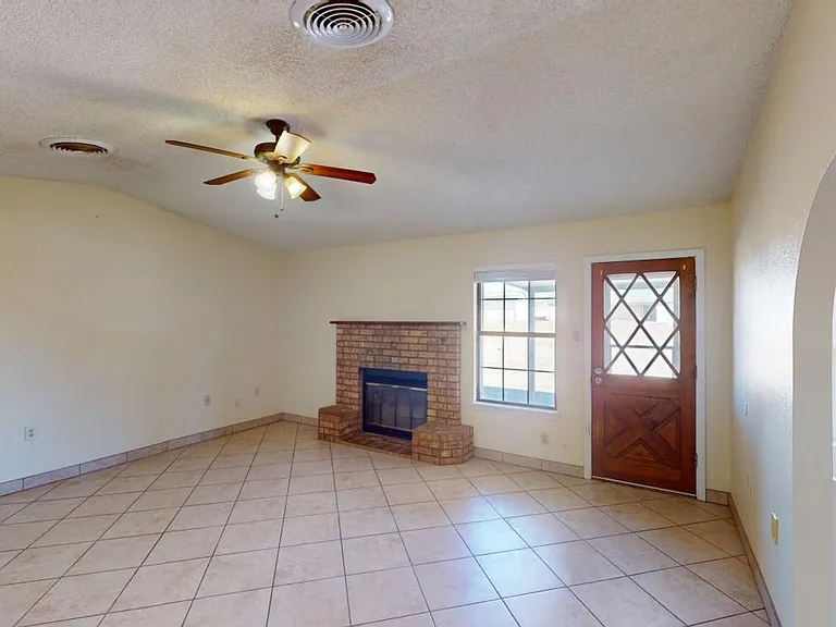 1460 Lindberg Ave — Photo 6