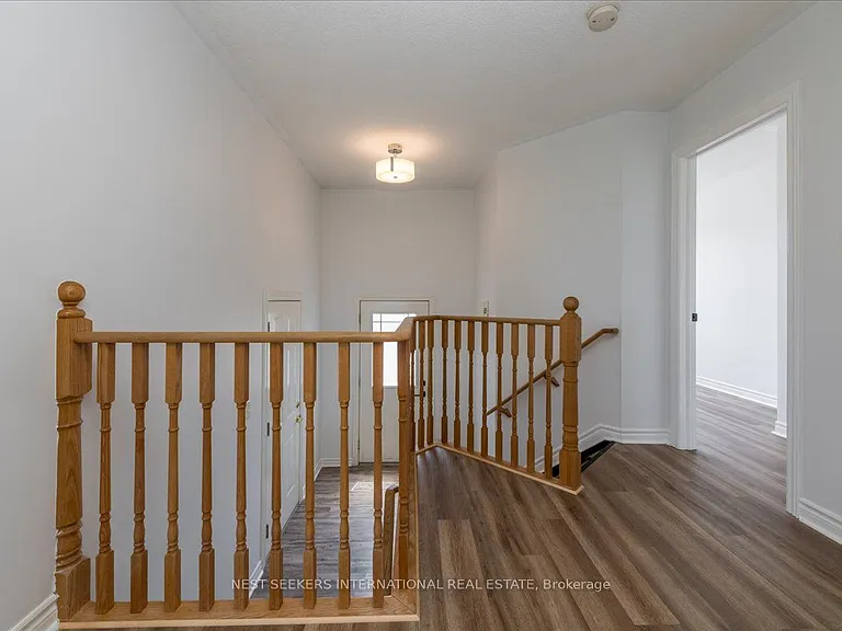 116 Courtney Cres #UPPER LEVEL — Photo 3