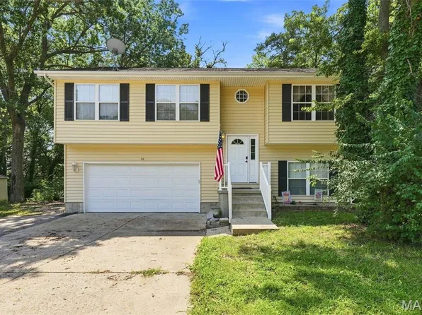 52 Lois Ln, Fenton, MO 63026