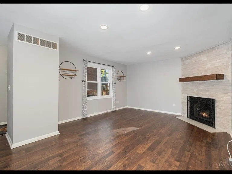 2133 Deerfield Pl #2 — Photo 5
