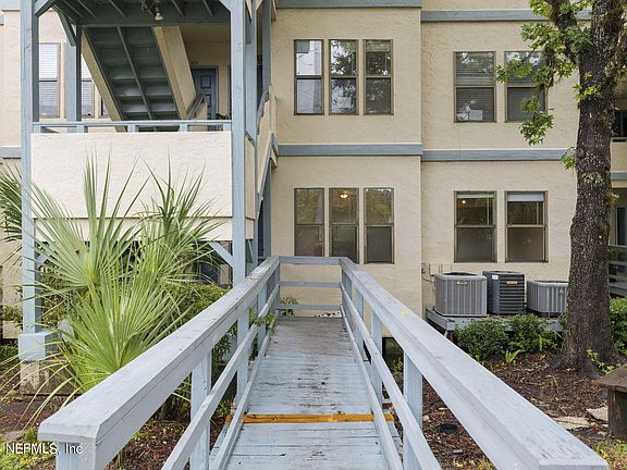 3rd image of 5615 SAN JUAN Avenue #204