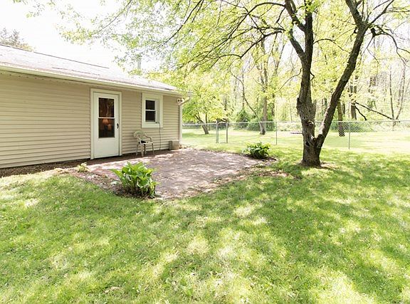 3rd image of 1264 Sweetbriar Dr