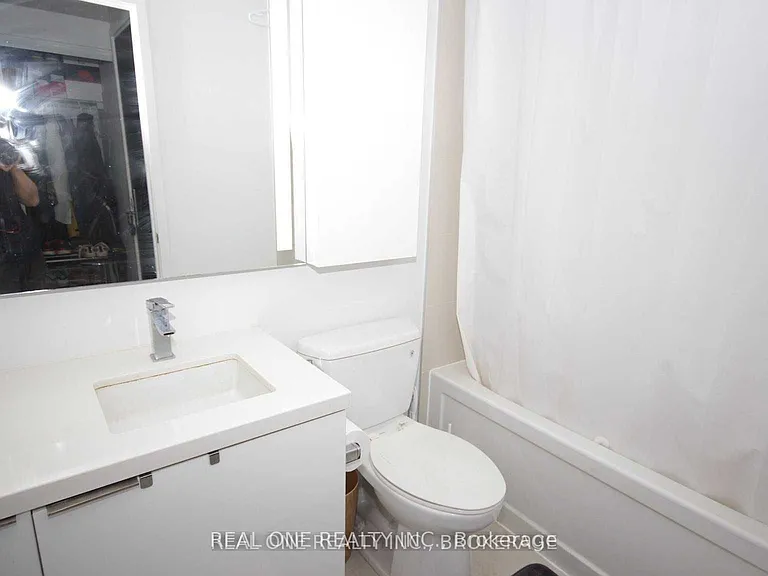 8 Eglinton Ave E #3907 — Photo 10