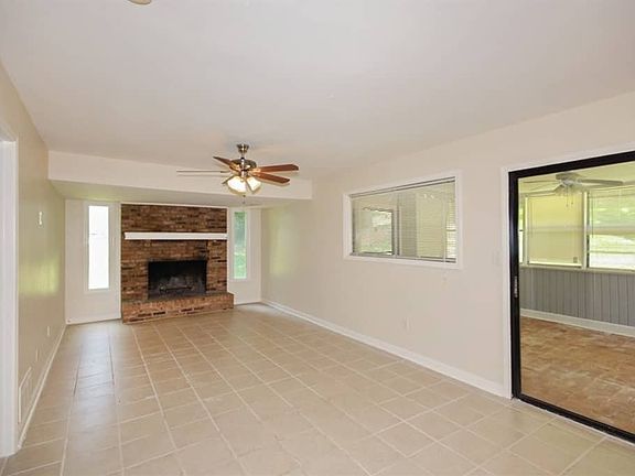 3rd image of 3218 Aspen Cir