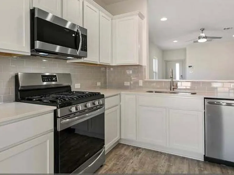 10801 Meris Ln — Photo 11