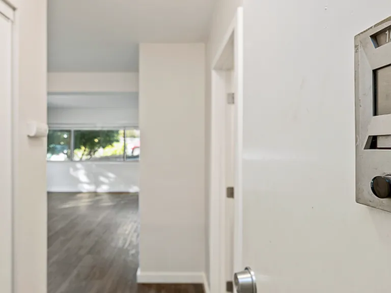 Aloha House Apartments — Photo 3