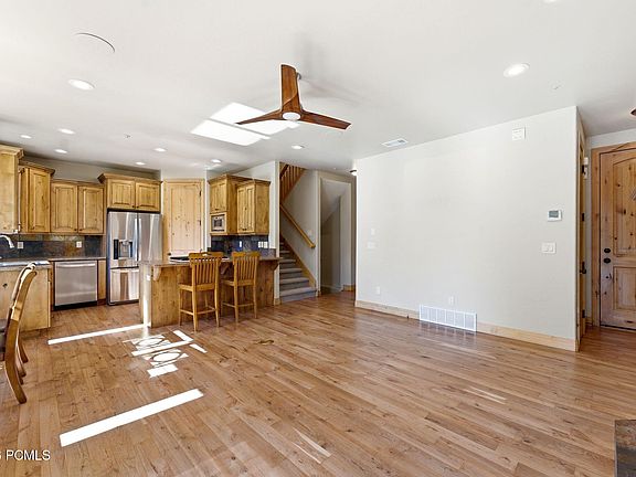 3rd image of 3022 Lower Saddleback Rd
