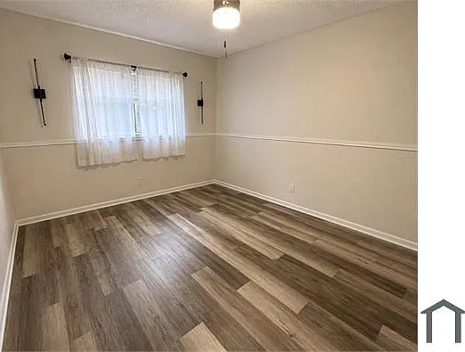 6215 Valley Pawn — Photo 6