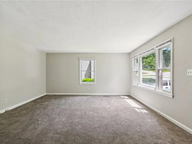 1682 Bridgeport Dr — Photo 8