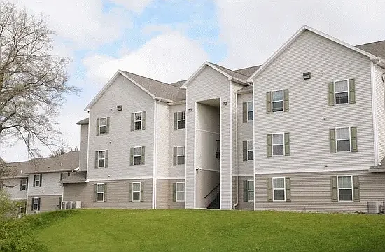 South Rock Apartments (Student Housing by the Bed) — Photo 2