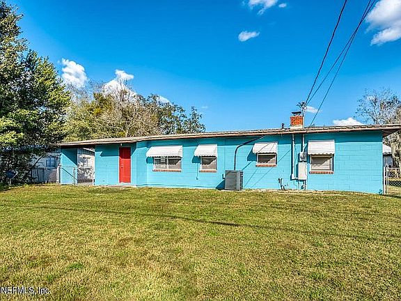 2nd image of 108 Hibiscus St